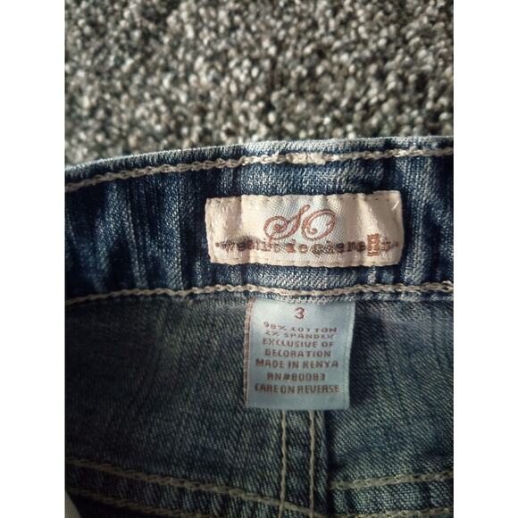 Jeans Size 3 Juniors Flower's In The Back Pockets Pre Owned - Picture 2 of 12
